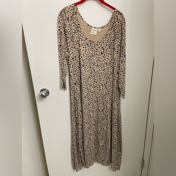 Dress - Picture 7 of 8